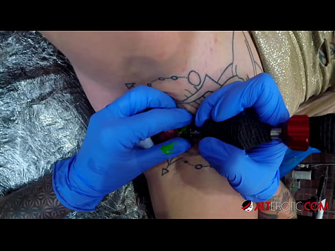 ❤️ Banget tato hottie Sully Savage tak tato ing dheweke klitoris ️ Video porno ing jv.raceporn.ru ❤