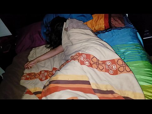 ❤️ Anak tiri berating ibu tiriné enom nalika dheweke turu. ️ Video porno ing jv.raceporn.ru ❤